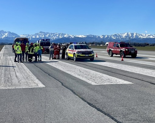 L'esercitazione svolta in mattinata sulla pista dell'aeroporto di Levaldigi