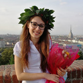 La scienziata ritratta in un'immagine (tratta dal suo profilo Facebook) risalente al 28 settembre 2021, scattata per celebrare il dottorato con lode conseguito all'Università di Torino La scienziata ritratta in un'immagine (tratta dal suo profilo Facebook) risalente al 28 settembre 2021, scattata per celebrare il dottorato con lode conseguito all'Università di Torino
