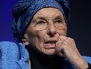 Emma Bonino, in uno scatto tratto dalla sua pagina Facebook. Sotto l'immagine che testimonia la recente visita portatale da Papa Francesco Emma Bonino, in uno scatto tratto dalla sua pagina Facebook. Sotto l'immagine che testimonia la recente visita portatale da Papa Francesco