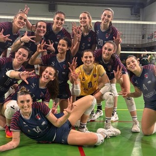 Le pumine festeggiano a Garlasco (foto Mondovì Volley) Le pumine festeggiano a Garlasco (foto Mondovì Volley)