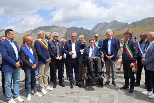 A Pontechianale l'appuntamento transfrontaliero tra le regioni del Piemonte, della Valle d'Aosta e il dipartimento francese della Savoia A Pontechianale l'appuntamento transfrontaliero tra le regioni del Piemonte, della Valle d'Aosta e il dipartimento francese della Savoia