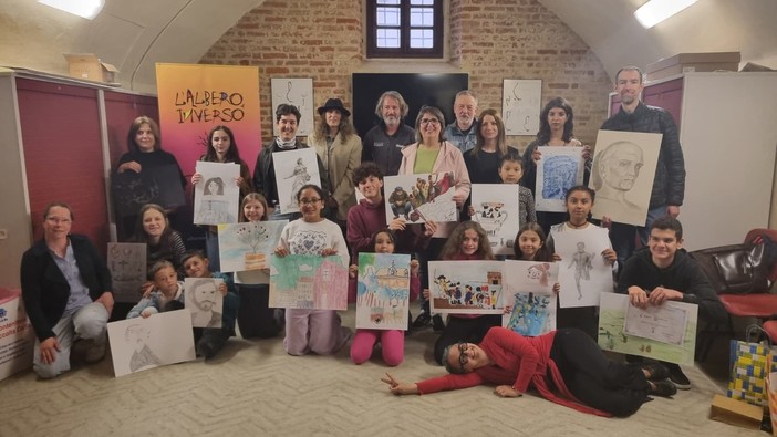 Foto di gruppo per i protagonisti della giornata artistica