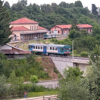 Uno degli ultimi passaggi del treno sulla Cuneo-Mondovì nel 2012 (Foto Andrea Richermo) Uno degli ultimi passaggi del treno sulla Cuneo-Mondovì nel 2012 (Foto Andrea Richermo)