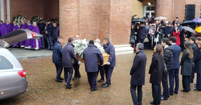 Ad Alba, i funerali della signora Maria Franca Fissolo Ferrero Ad Alba, i funerali della signora Maria Franca Fissolo Ferrero