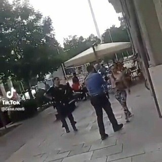 Un frame del video di Tik-Tok
