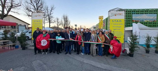 Il taglio del nastro a Tuttinfiore