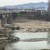 La crisi idrica non molla la presa: più che dimezzata la portata del Tanaro ad Alba