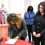 Il momento della firma del verbale di giuramento