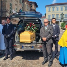 In foto un ultimo saluto al fotografo Giacomo Berrino