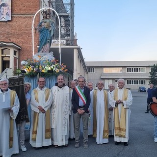 Il clero e il sindaco di Bra, che hanno onorato Maria Ausiliatrice insieme a tanti fedeli