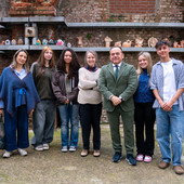 La prof.ssa Giosuella Serafino, Sofia Cupaiolo, Janeth Kajiti, la prof.ssa Ilaria Colombo, il DS Roberto Buongarzone, Stella Danusso e Riccardo Musu. 