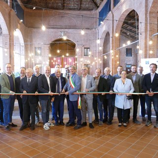 Il taglio del nastro che ha aperto ufficialmente la Festa del Pane 2022 a Savigliano