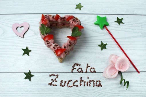 Felici &amp; Veloci, la nuova ricetta di Fata Zucchina: 'cipollacake'