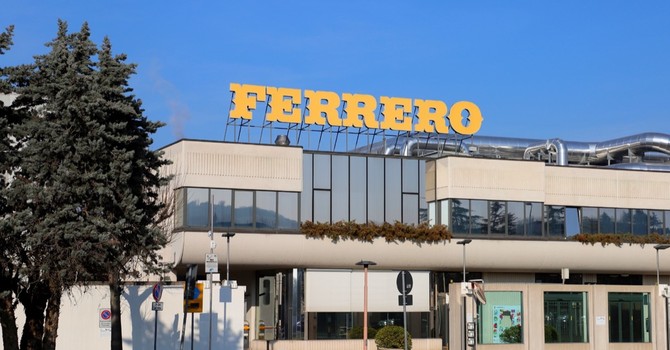 Lo stabilimento Ferrero di Alba (foto di Andrea Boano) Lo stabilimento Ferrero di Alba (foto di Andrea Boano)