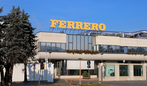 Lo stabilimento Ferrero di Alba (foto di Andrea Boano) Lo stabilimento Ferrero di Alba (foto di Andrea Boano)