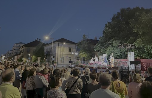 Alba si prepara alla Festa ’d Magg: corso Piave in festa con musica, spettacoli e negozi aperti Alba si prepara alla Festa ’d Magg: corso Piave in festa con musica, spettacoli e negozi aperti