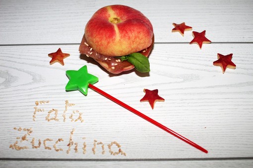 Felici &amp; Veloci, la nuova ricetta di Fata Zucchina: 'Peach-Burger'