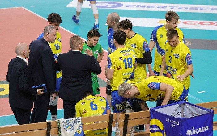 Un time out di coach Berra a Terni (Foto Lega Volley Serie A)