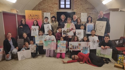 Foto di gruppo per i protagonisti della giornata artistica