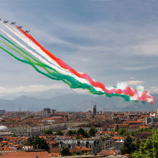 Frecce tricolori sul cielo di Torino (foto di Valerio Minato)