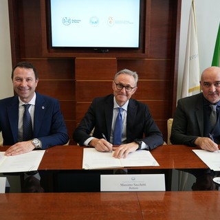 Il momento della firma del protocollo d’intesa tra l’Università di Roma “Foro Italico”, il Politecnico di Torino e l’Università di Scienze Gastronomiche di Pollenzo