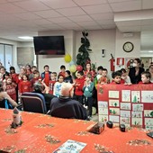 Piozzo, la magia del Natale unisce bambini della primaria e ospiti della casa di riposo