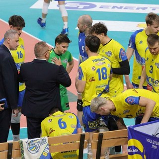 Un time out di coach Berra a Terni (Foto Lega Volley Serie A)