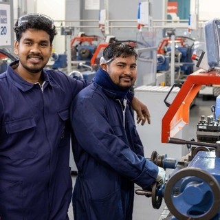 Studenti stranieri partecipano al progetto Lavoro Senza Confini promosso dalla Fondazione Gianolio e da Apro Formazione Studenti stranieri partecipano al progetto Lavoro Senza Confini promosso dalla Fondazione Gianolio e da Apro Formazione