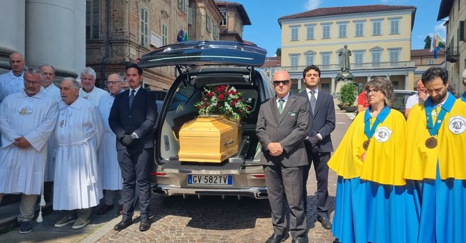 In foto un ultimo saluto al fotografo Giacomo Berrino