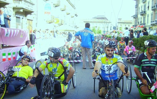 Handbike, domenica Alba diventa un circuito: circa 80 atleti per il primo Trofeo della Capitale delle Langhe Handbike, domenica Alba diventa un circuito: circa 80 atleti per il primo Trofeo della Capitale delle Langhe