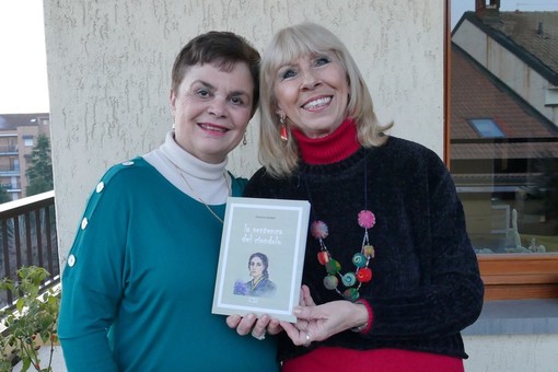 Giovanna Santagati (a destra nella foto) e Pinuccia Sardo presentano il libro “La sentenza del ciondolo”