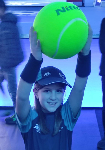 Gioia Ferrari mascotte di Ben Shelton oggi alle Atp finals Gioia Ferrari mascotte di Ben Shelton oggi alle Atp finals