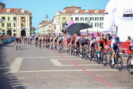 L'arrivo a Cuneo della 13ª tappa del Giro d'Italia, lo scorso 20 maggio (foto Valerio Giraudo)