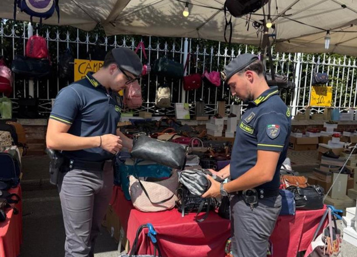 Fiera di Vicoforte, maxisequestro di merce illegale: bloccati oltre 2.300 articoli non sicuri Fiera di Vicoforte, maxisequestro di merce illegale: bloccati oltre 2.300 articoli non sicuri