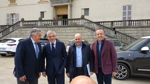 Da sinistra il sindaco di Costigliole d'Asti Giovanni Borriero, Sergio Chiamparino, Filippo Mobrici e Giorgio Ferrero