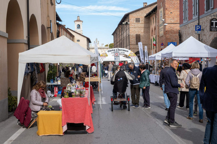 Grande successo per l'edizione 2025 di Gusta Cherasco Grande successo per l'edizione 2025 di Gusta Cherasco