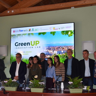 Foto di gruppo nella sede Agrion di Manta per la presentazione del GreenUP Innovation Lab Foto di gruppo nella sede Agrion di Manta per la presentazione del GreenUP Innovation Lab
