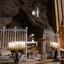 La replica della grotta di Lourdes nella chiesa dei Fratini, a Bra