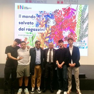 Istituto scolastico di Alba premiato al Salone Internazionale del Libro di Torino come “Cittadini europei” Istituto scolastico di Alba premiato al Salone Internazionale del Libro di Torino come “Cittadini europei”