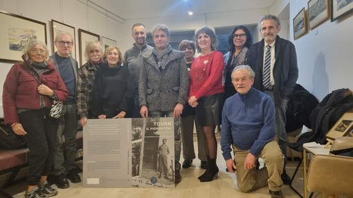 Giacomo Dotta tra gli amici del Caffè letterario di Albedo