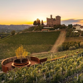 Il belvedere affacciato su Vigna Gustava e sul castello di Grinzane Cavour