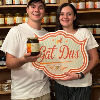 Gabriele e Alessia Bracco del Gat Dus premiati per il miele Gabriele e Alessia Bracco del Gat Dus premiati per il miele
