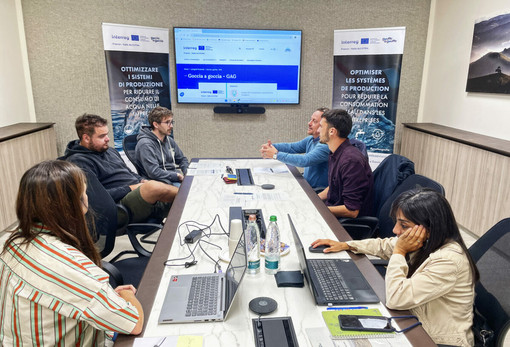 Un momento della consegna delle diagnosi sul consumo idrico alle aziende aderenti al progetto “Goccia a Goccia – GAG” nei locali della Camera di Commercio di Alba Un momento della consegna delle diagnosi sul consumo idrico alle aziende aderenti al progetto “Goccia a Goccia – GAG” nei locali della Camera di Commercio di Alba