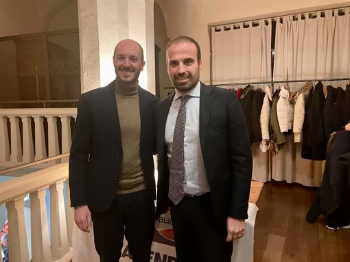 Francesco Hellmann, presidente provinciale di Italia Viva Cuneo, insieme all'onorevole Luigi Marattin