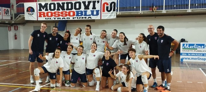Il Mondovì Volley nel post match contro il Cus Torino Il Mondovì Volley nel post match contro il Cus Torino