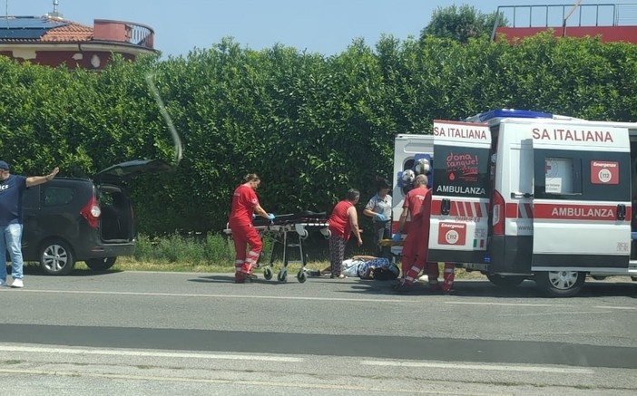 Cuneo, cade dallo scooter in corso Francia dopo una frenata improvvisa: trasportato in ospedale Cuneo, cade dallo scooter in corso Francia dopo una frenata improvvisa: trasportato in ospedale