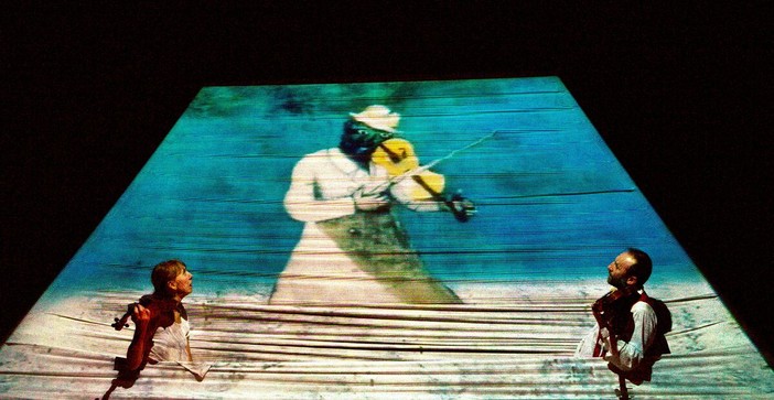 Un momento dallo spettacolo "Anima blu"