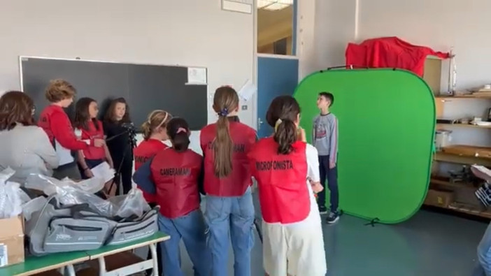 Ceresole d'Alba, i bambini della Quinta Primaria realizzano uno spot sul uso responsabile dei media digitali con il green screen Ceresole d'Alba, i bambini della Quinta Primaria realizzano uno spot sul uso responsabile dei media digitali con il green screen
