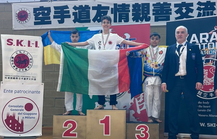 Lorenzo Alesso vince nella categoria maschile 12-13 anni alla Friendship Cup international di karate