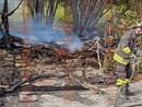 Incendio a Gaiola: fiamme nella scarpata sulla provinciale per Rittana, distrutto un vecchio capanno Incendio a Gaiola: fiamme nella scarpata sulla provinciale per Rittana, distrutto un vecchio capanno